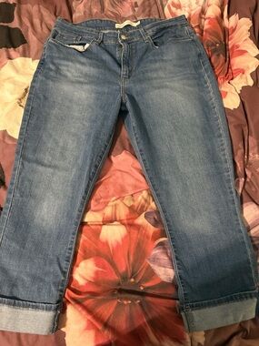 Women's Cropped Blue Denim Capris